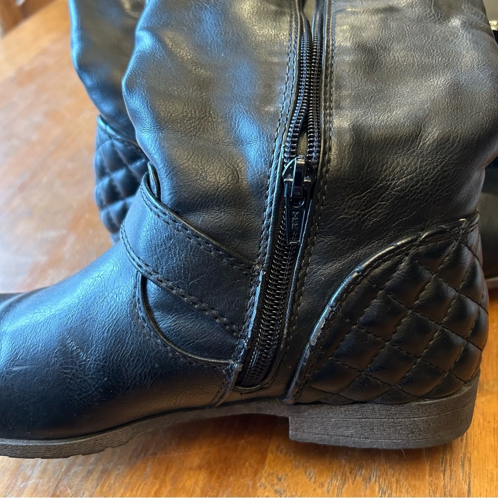 Material Girl Tall Black Slouchy Boot w/Zippers from Macy’s. Original Box. Sz 8 - Picture 13 of 16